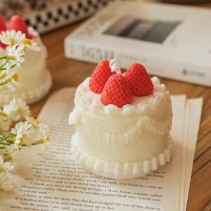 Strawberry cake scented candles
